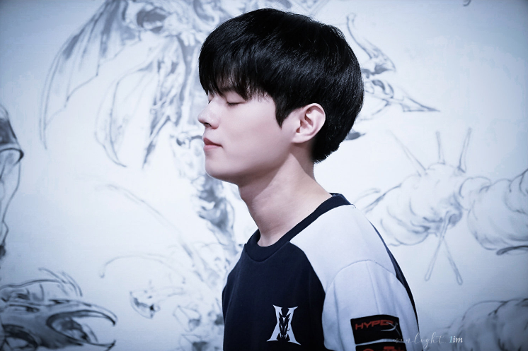 DB电竞多赛事平台-包含KT碾压CLG，Deft操刀奇招英雄翻盘鏖战多局四强赛，留下经典瞬间的词条