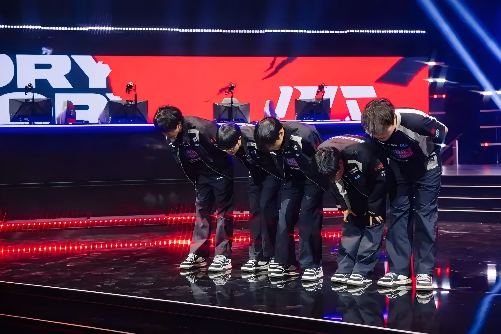 WBG碾压HKA，Scout极限生还后反打顶尖较量入围赛，成为赛场最大亮点的简单介绍