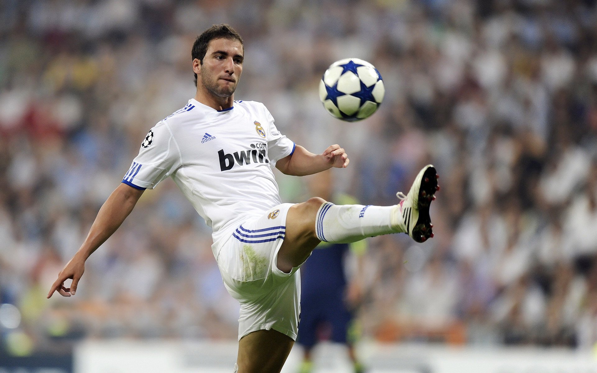 DB官方网站-梅西终场绝杀定乾坤，土耳其险胜阿尔及利亚背后的战术博弈