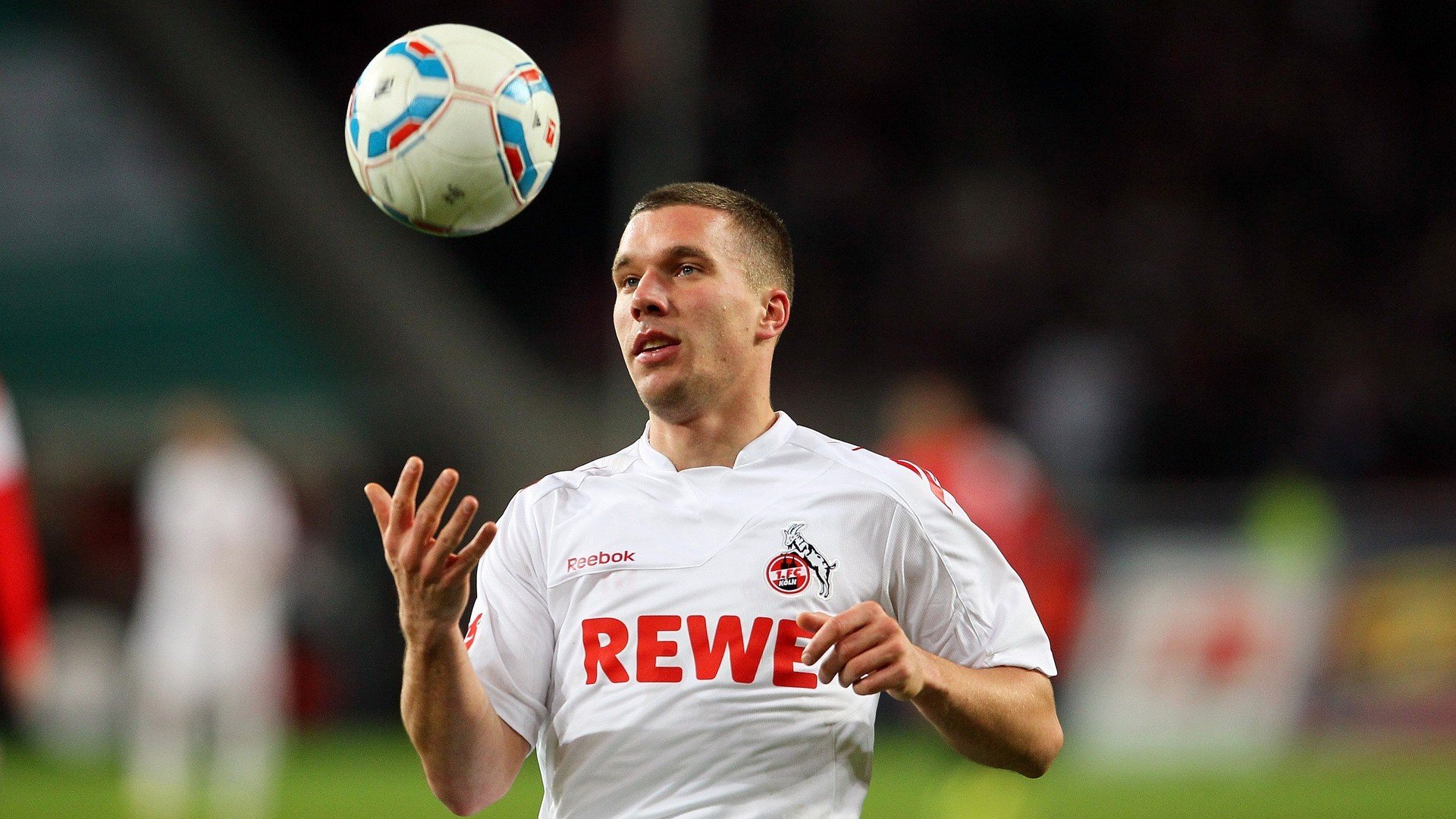 DB官方网站-西甲国家德比与NBA巅峰对决，当足球与篮球的宿敌之战同频共振