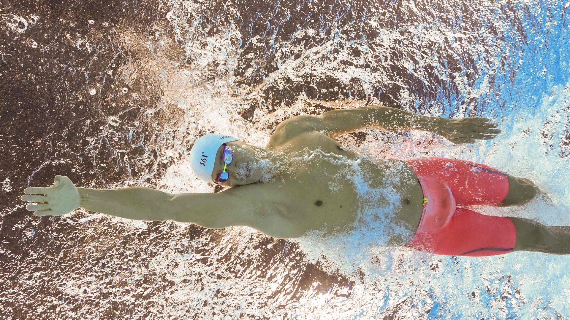 库尔图瓦神级扑救定乾坤，丹麦新星闪耀圣西罗险胜AC米兰