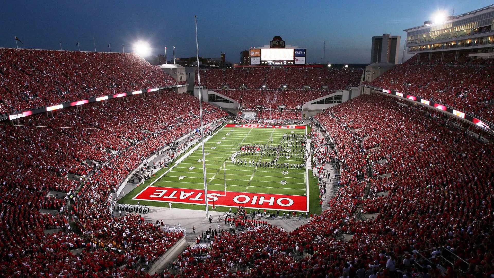 赛道上的逆袭，皮亚斯特里高光表现，法拉利绝杀红牛二队